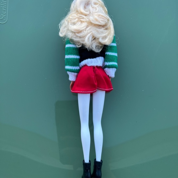 Barbie Vintage Christmas Doll - Picture 2 of 2